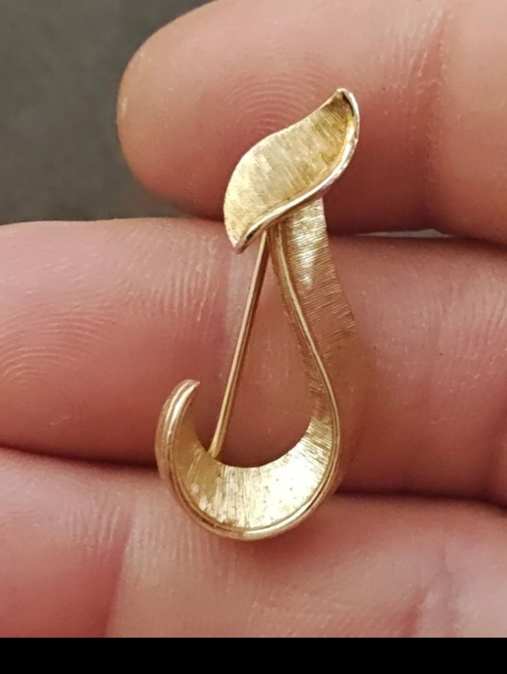 1960s Crown Trifari Gold Tone Textured Monogram Initial J Brooch